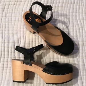 swedish hasbeens black leather clogs